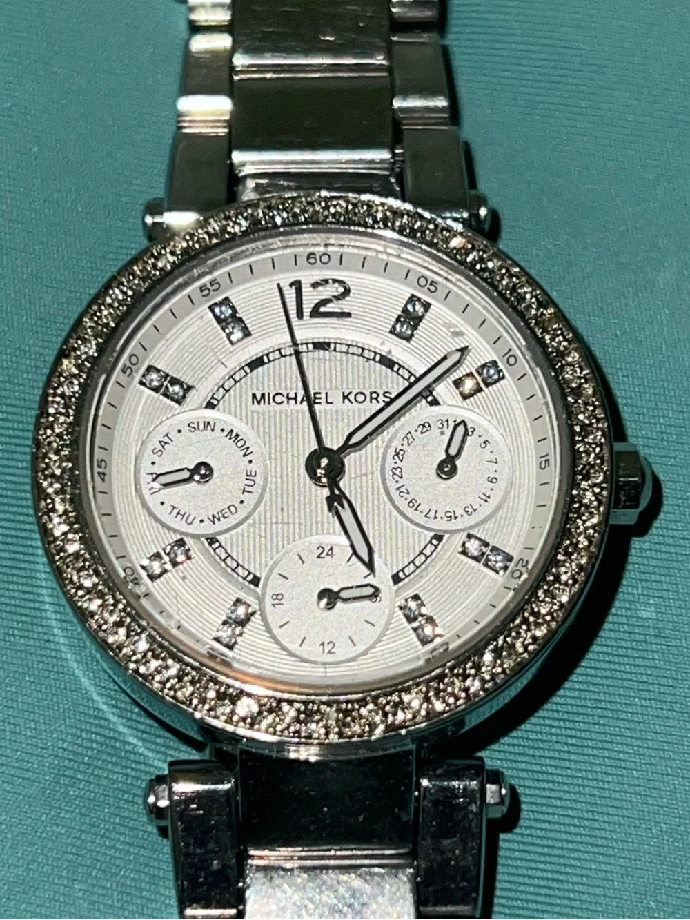 Michael Kors Silver/CrystalWomen's Watch - Gently Worn